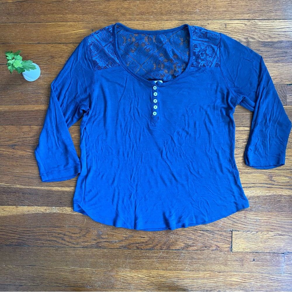 Neon Soul Women’s Blue 3/4 Sleeve Flower Lace Shirt Blouse with Buttons Sz LARGE